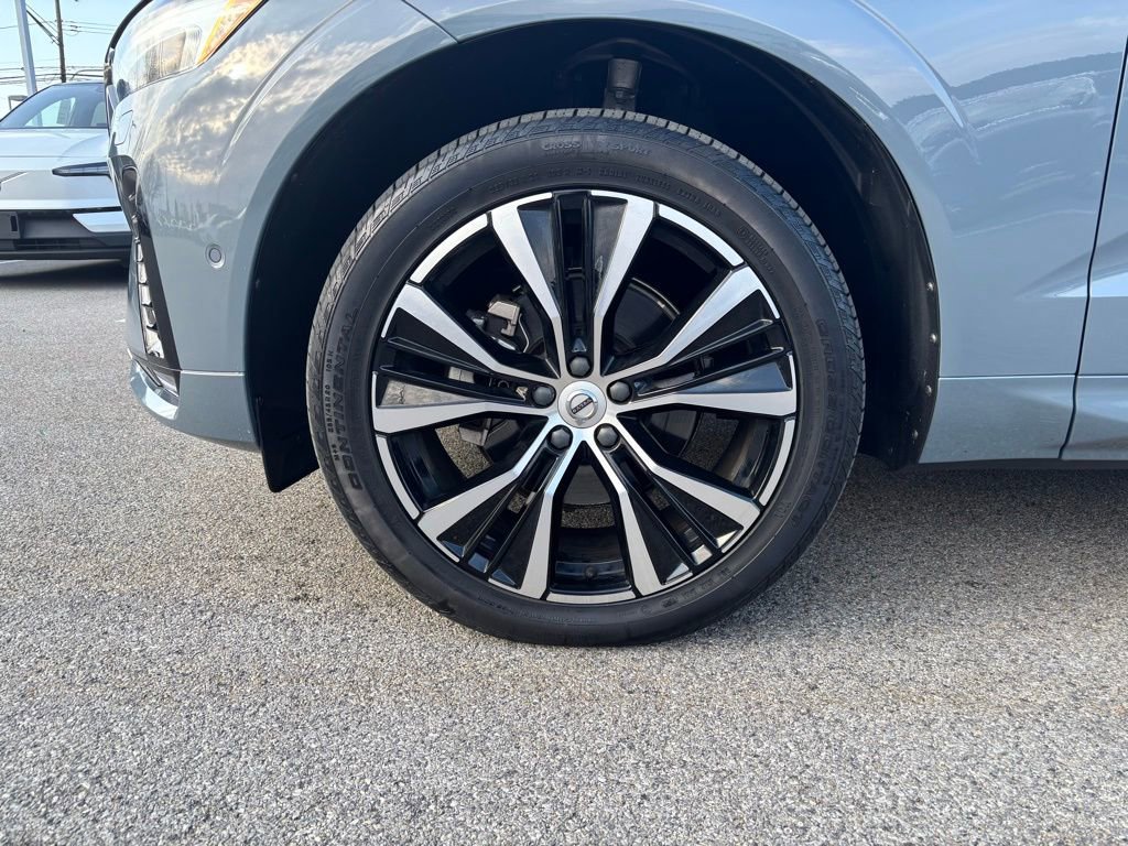 Certified 2023 Volvo XC60 B5 Plus w/ Climate Package image 32