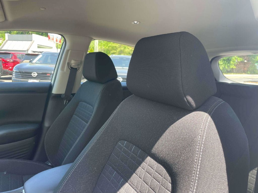 Used 2023 Honda HR-V LX image 19