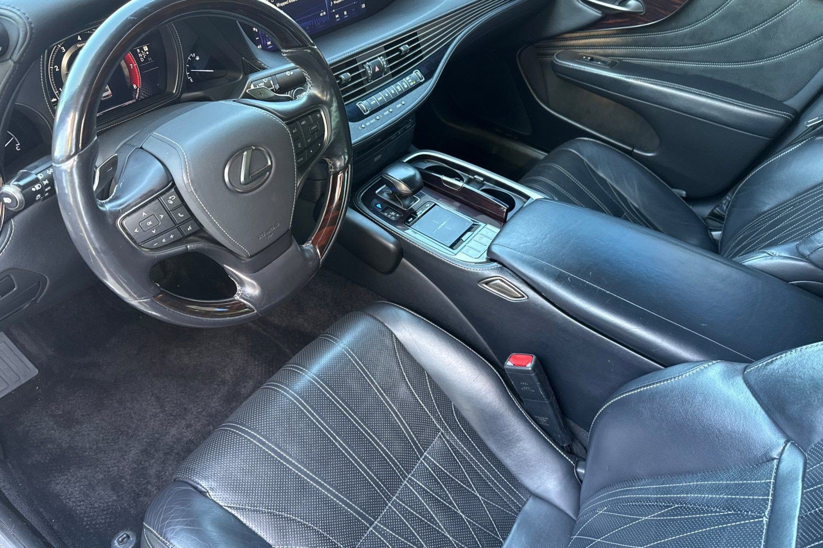 Used 2020 Lexus LS 500 w/ Interior Upgrade Package RWD image 4