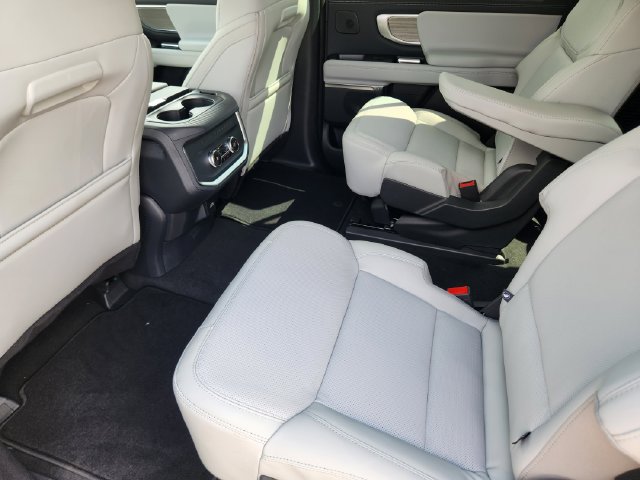 New 2027 Ford Expedition Max Platinum w/ Driver's Package RWD image 30