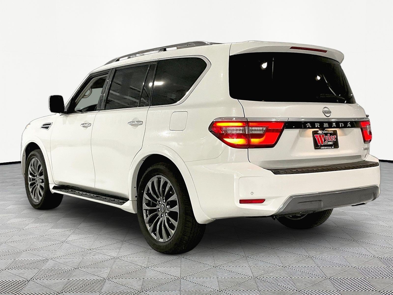 Used 2024 Nissan Armada Platinum w/ Cargo Package AWD/4WD image 4