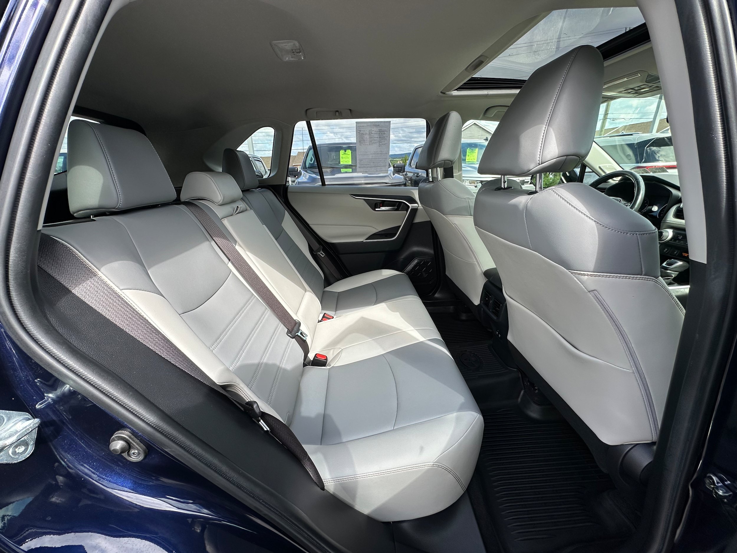 Used 2019 Toyota RAV4 XLE Premium w/ Cold Weather Package AWD/4WD image 13
