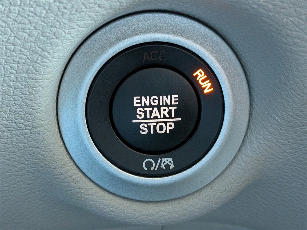 Used 2024 Chrysler Pacifica Touring-L image 29