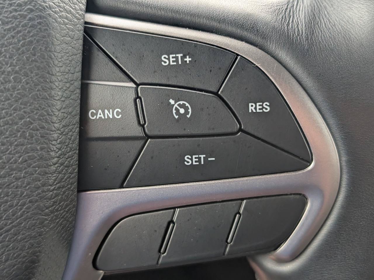 Used 2020 Jeep Grand Cherokee Limited AWD/4WD image 14