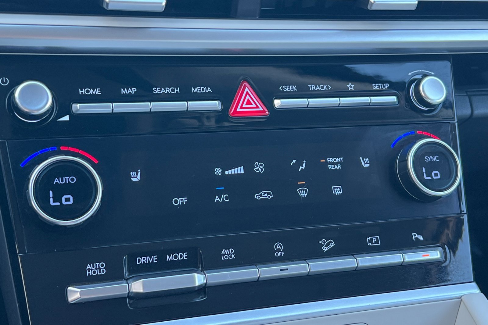 Used 2024 Hyundai Santa Fe SEL image 23