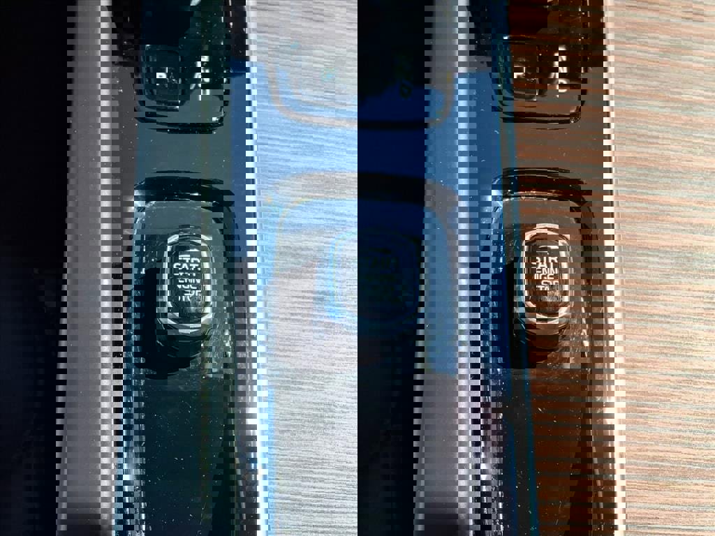 Certified 2025 Volvo V60 B5 Cross Country Plus image 25