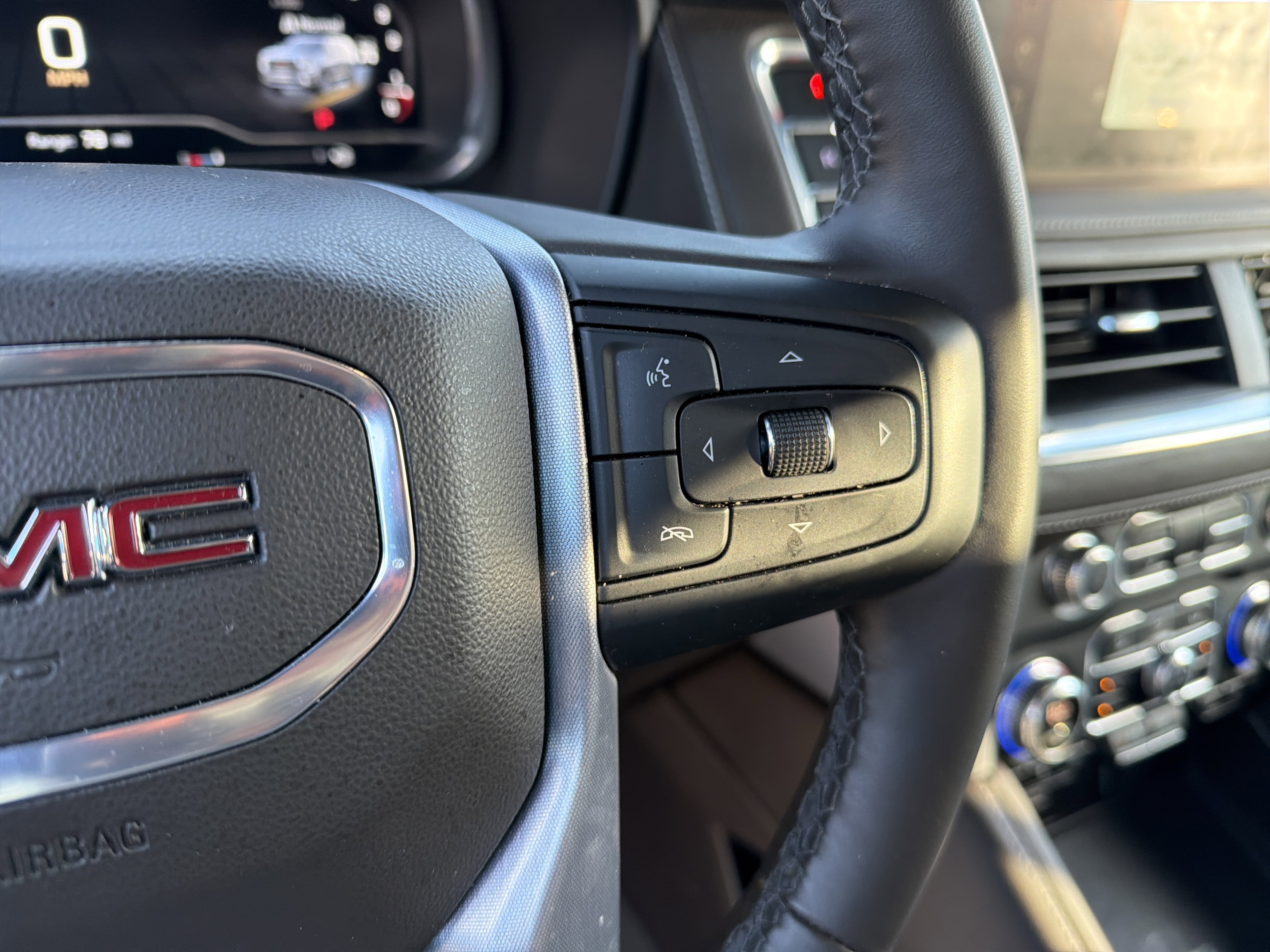 Used 2023 GMC Yukon XL SLT w/ SLT Luxury Package AWD/4WD image 21