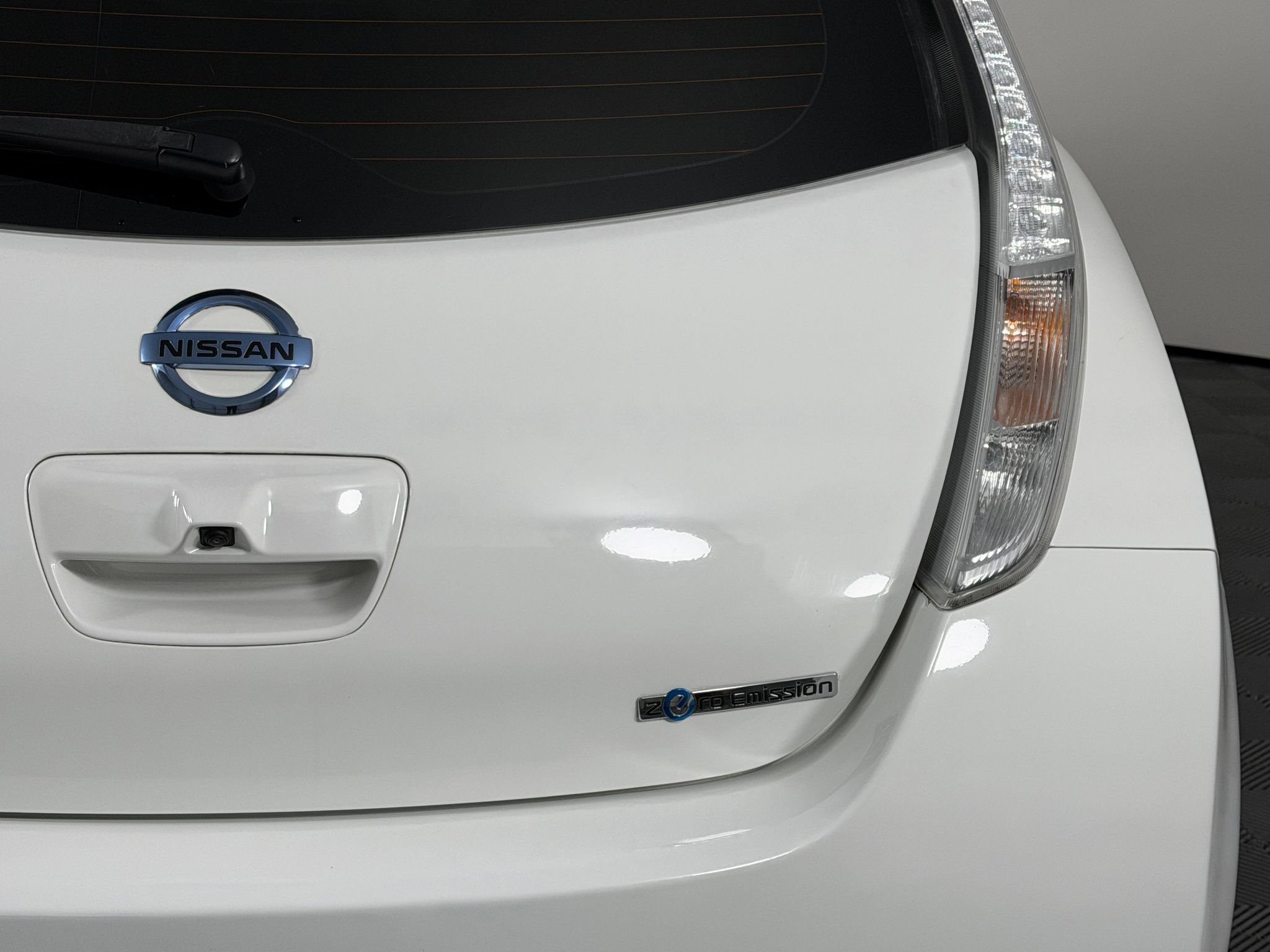 Used 2017 Nissan Leaf S FWD image 11