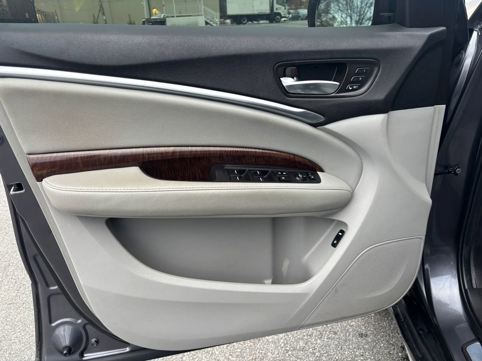 Used 2017 Acura MDX SH-AWD Sport Utility 4D image 9