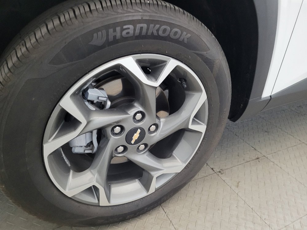Used 2025 Chevrolet Trax LT FWD image 31