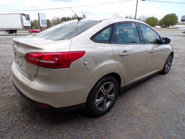 Used 2017 Ford Focus SE image 4