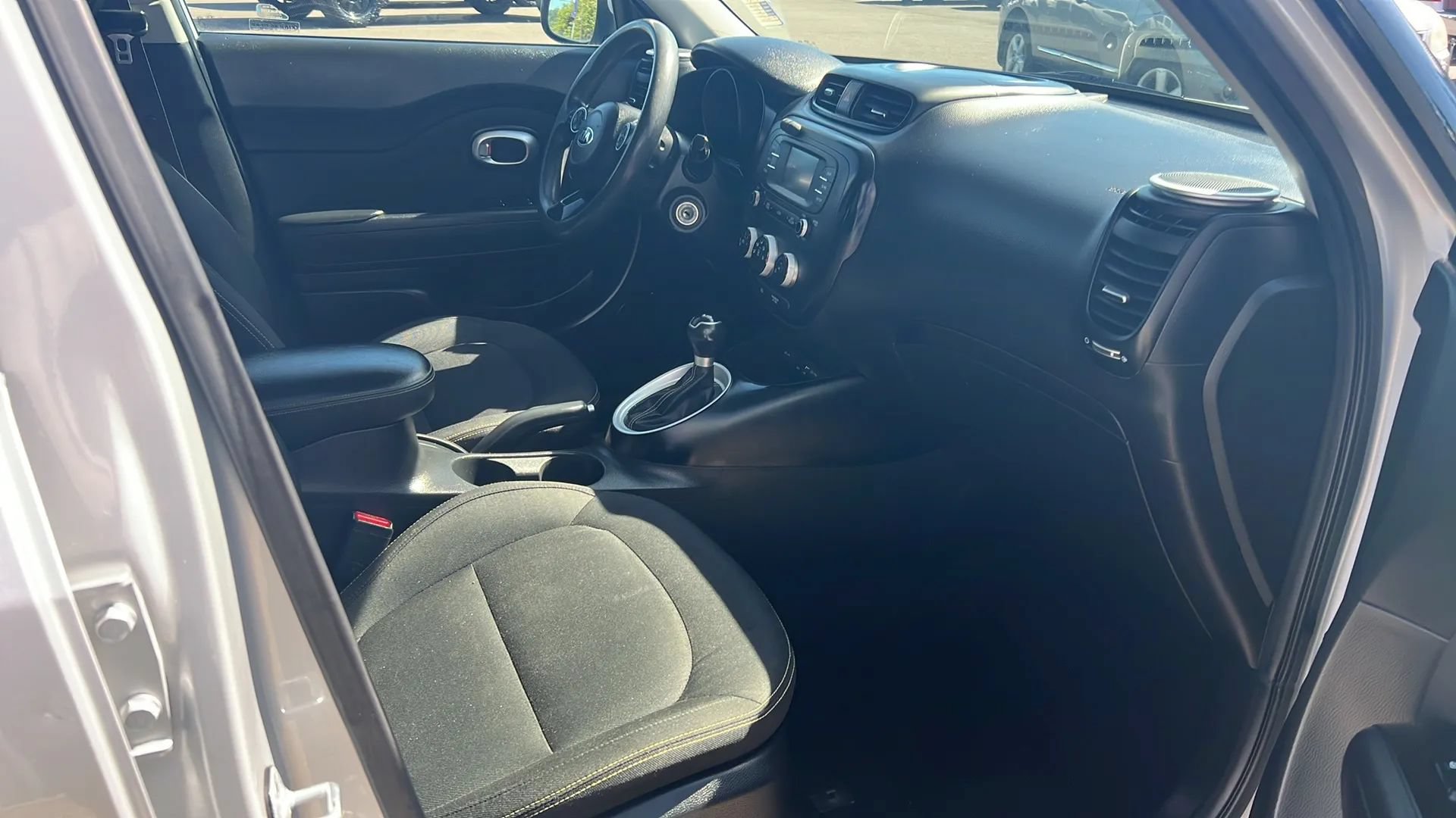 Used 2016 Kia Soul + FWD image 5
