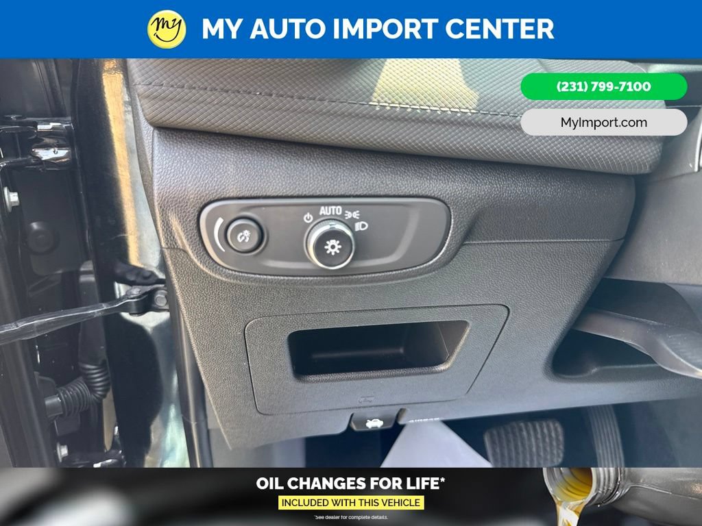 Used 2025 Chevrolet TrailBlazer LT AWD/4WD image 14