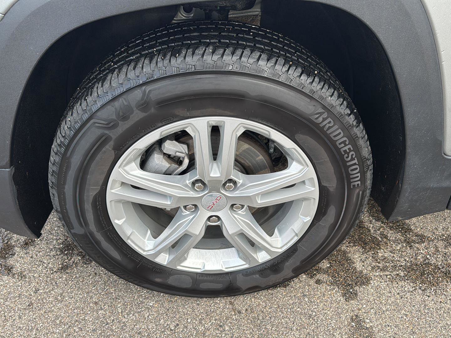 Used 2023 GMC Terrain SLE w/ Driver Convenience Package image 10