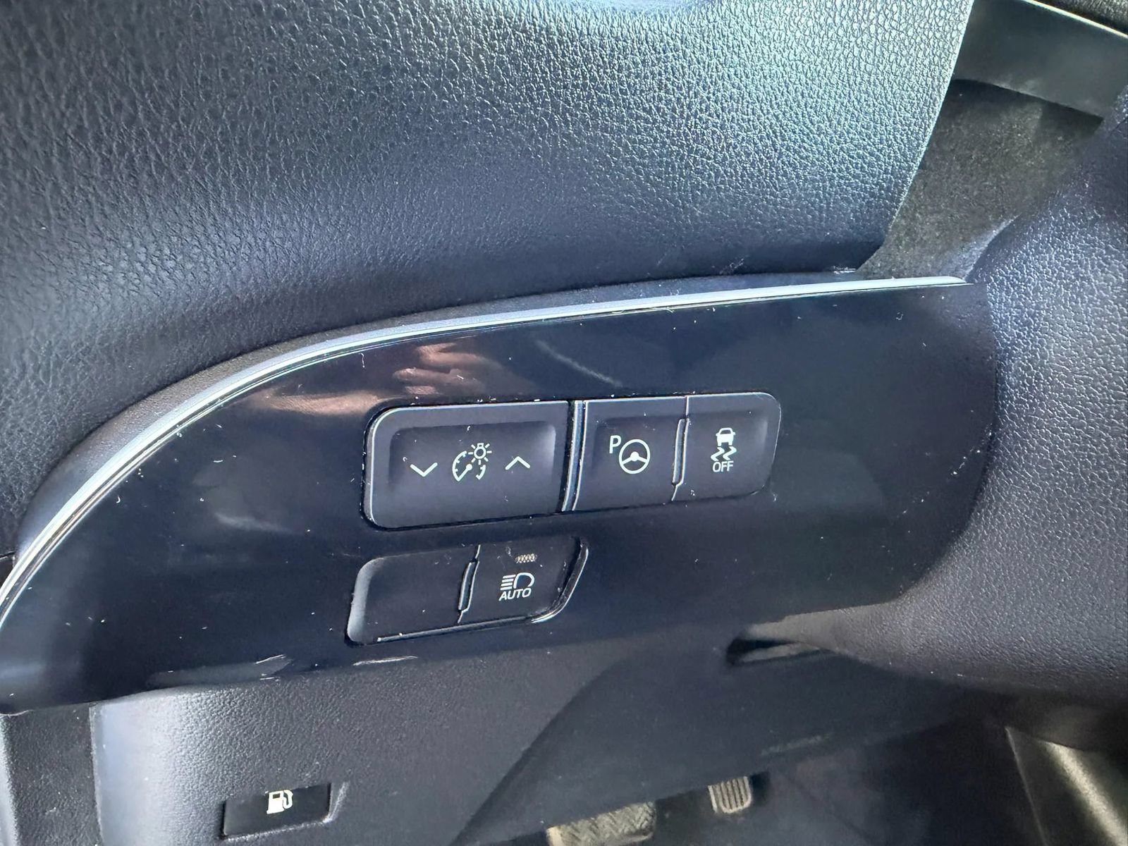 Used 2020 Toyota Prius LE FWD image 11