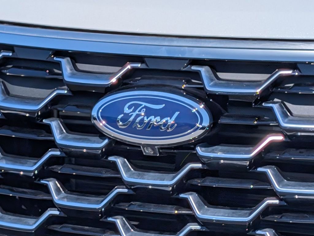 New 2026 Ford Explorer Platinum w/ LUX Leather Package AWD/4WD image 13