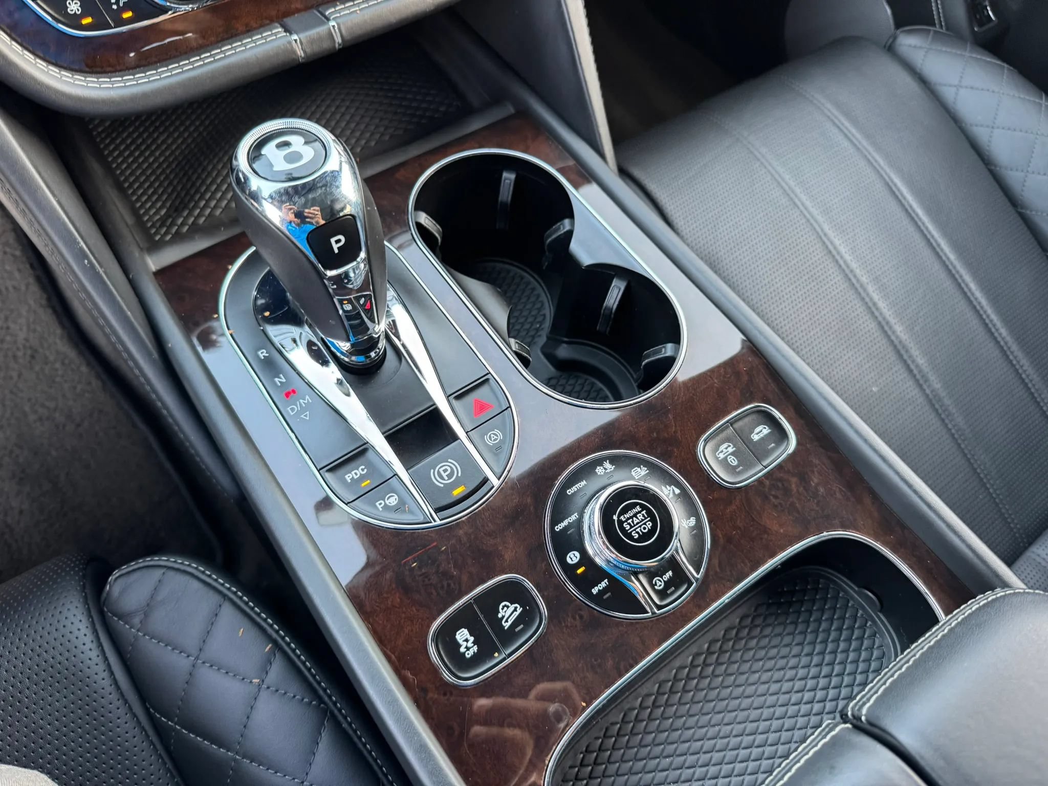 Used 2018 Bentley Bentayga AWD/4WD image 39