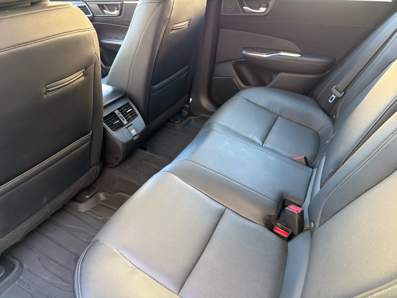 Used 2018 Honda Clarity Touring image 4