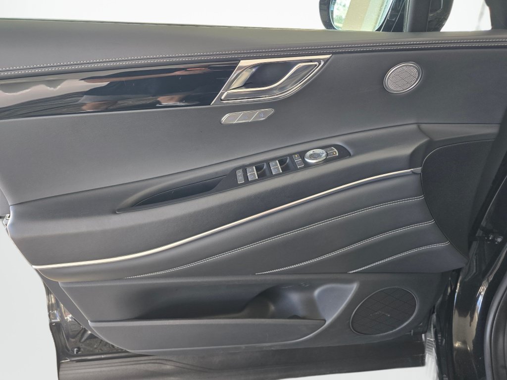 Used 2025 Genesis GV80 2.5T Standard AWD/4WD image 32