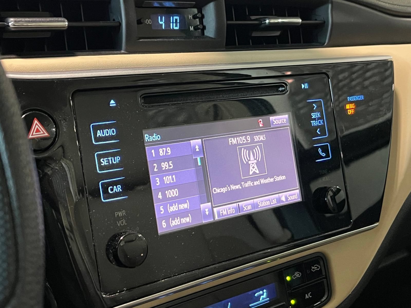 Used 2019 Toyota Corolla LE FWD image 19