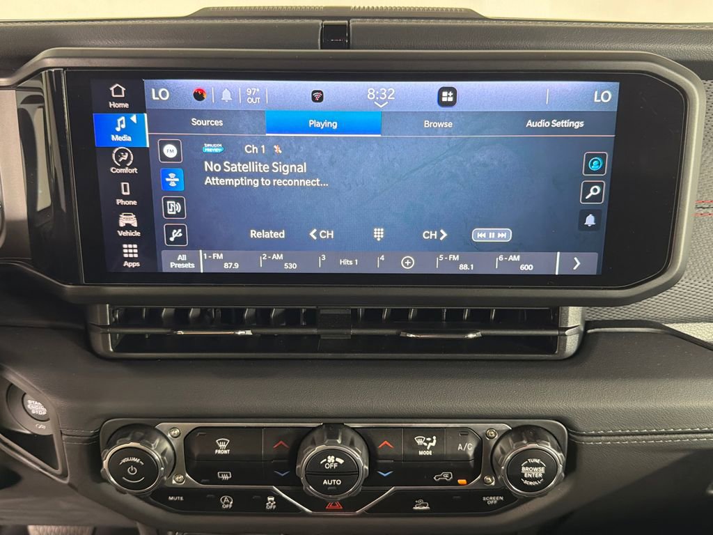 Used 2024 Jeep Gladiator Rubicon w/ Steel Bumper Group AWD/4WD image 28