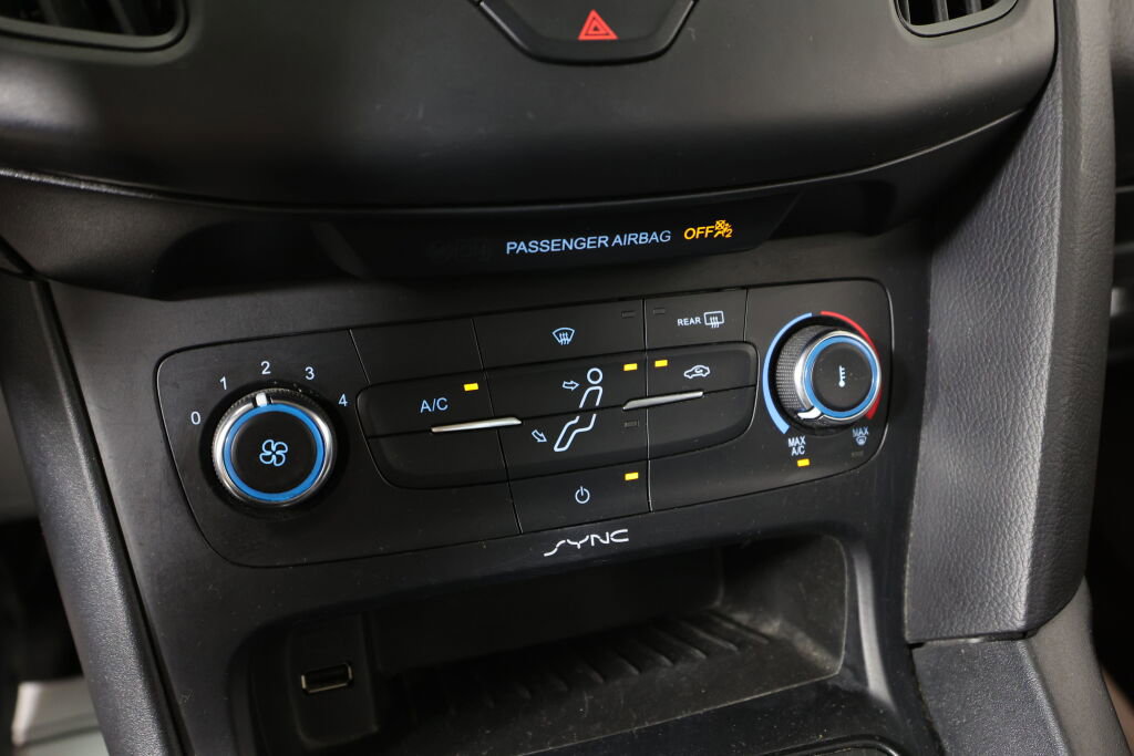 Used 2017 Ford Focus SE FWD image 34