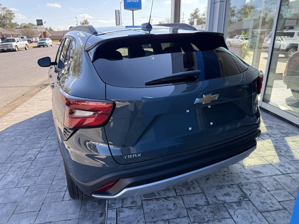 New 2026 Chevrolet Trax LT w/ Sunroof Package image 3