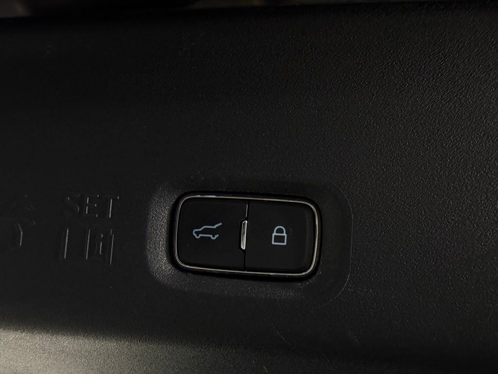 Used 2025 Ford Expedition Platinum image 33