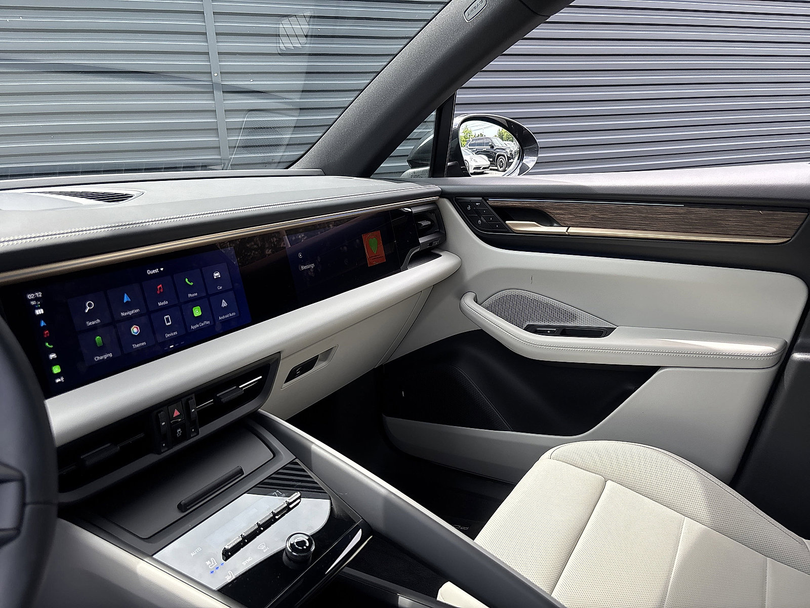 Used 2024 Porsche Macan 4 Electric image 1