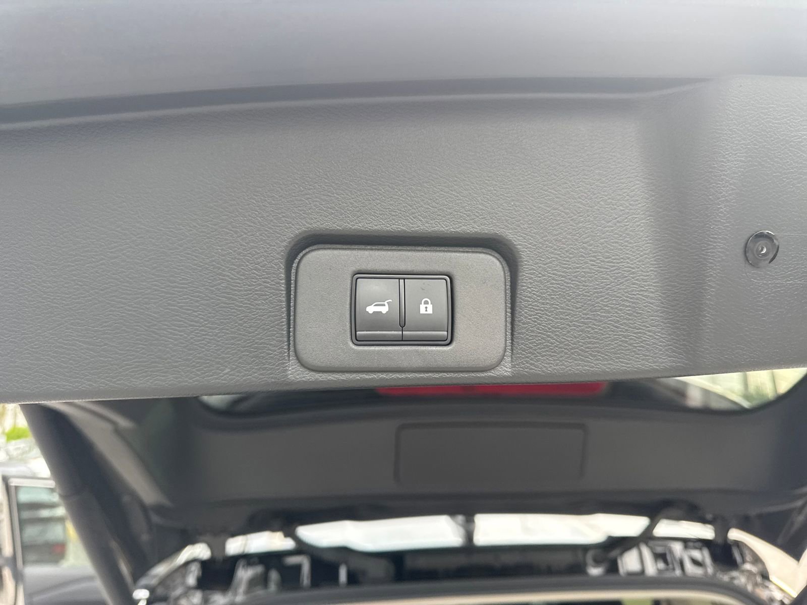 Certified 2025 Nissan Rogue SL w/ SL Premium Package FWD image 28