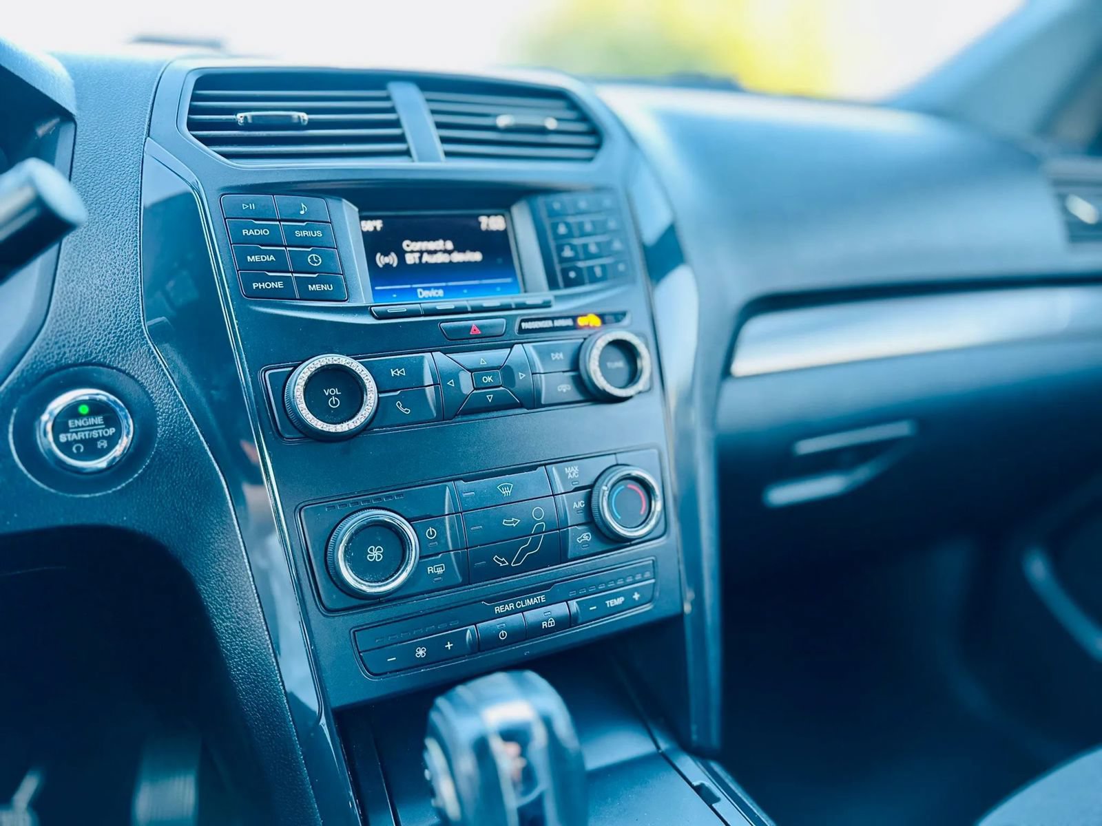 Used 2018 Ford Explorer XLT FWD image 16