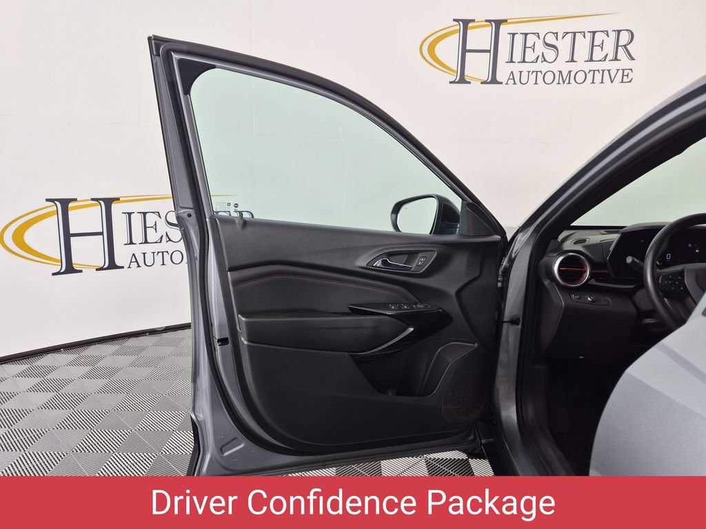 Certified 2024 Chevrolet Trax RS w/ Sunroof Package FWD image 14