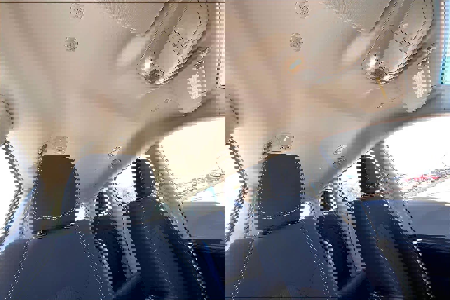 Used 2024 Chrysler Voyager LX image 14