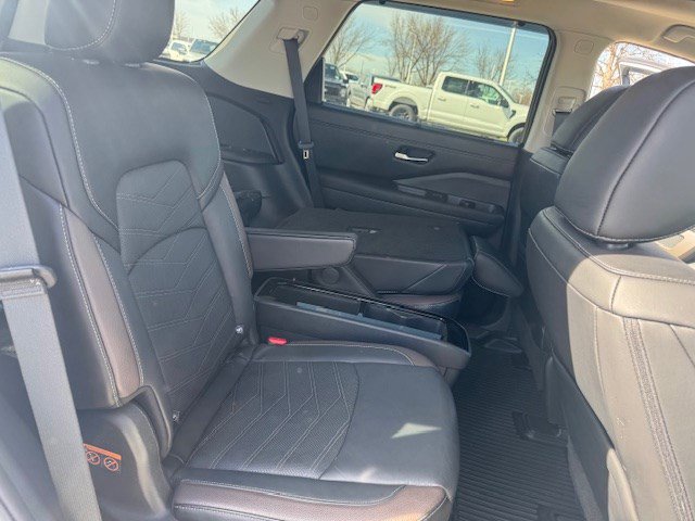 Used 2024 Nissan Pathfinder Platinum image 35
