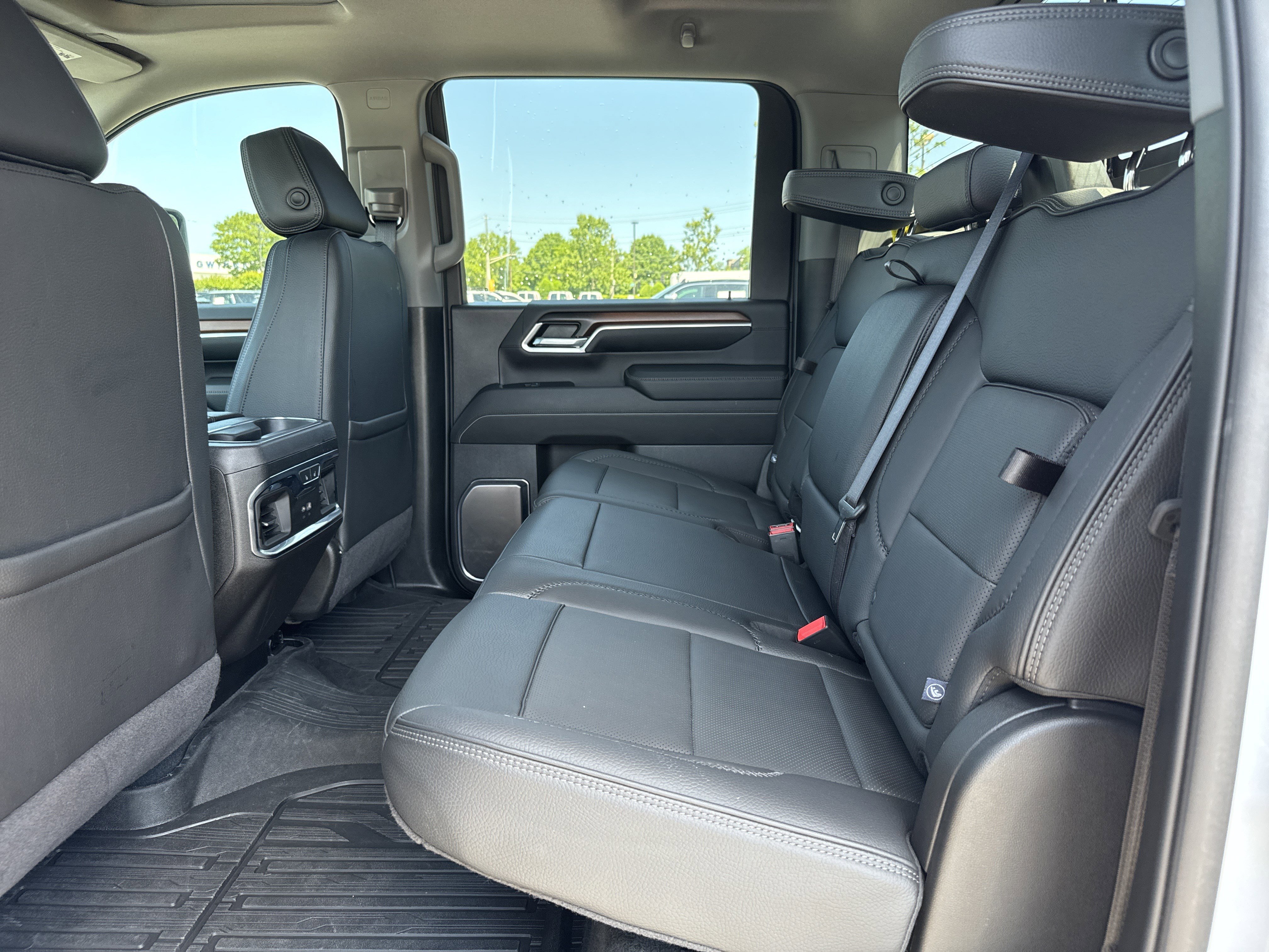 Used 2024 GMC Sierra 3500 Denali w/ Denali Reserve Package AWD/4WD image 29