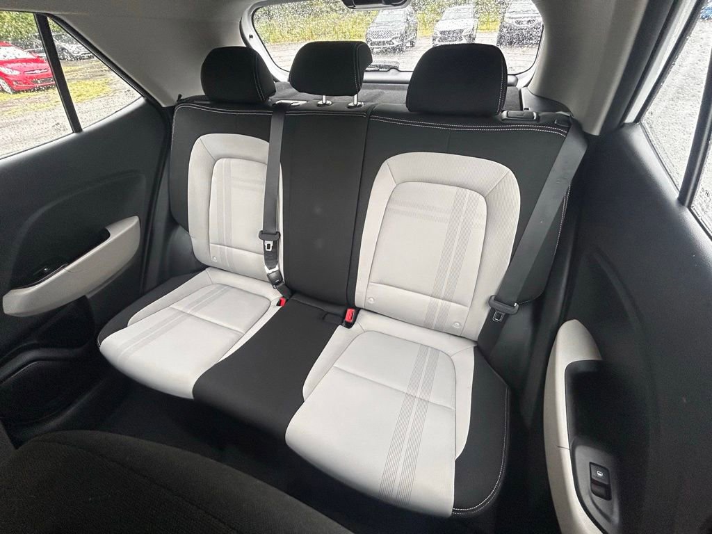 Used 2022 Hyundai Venue SEL image 22