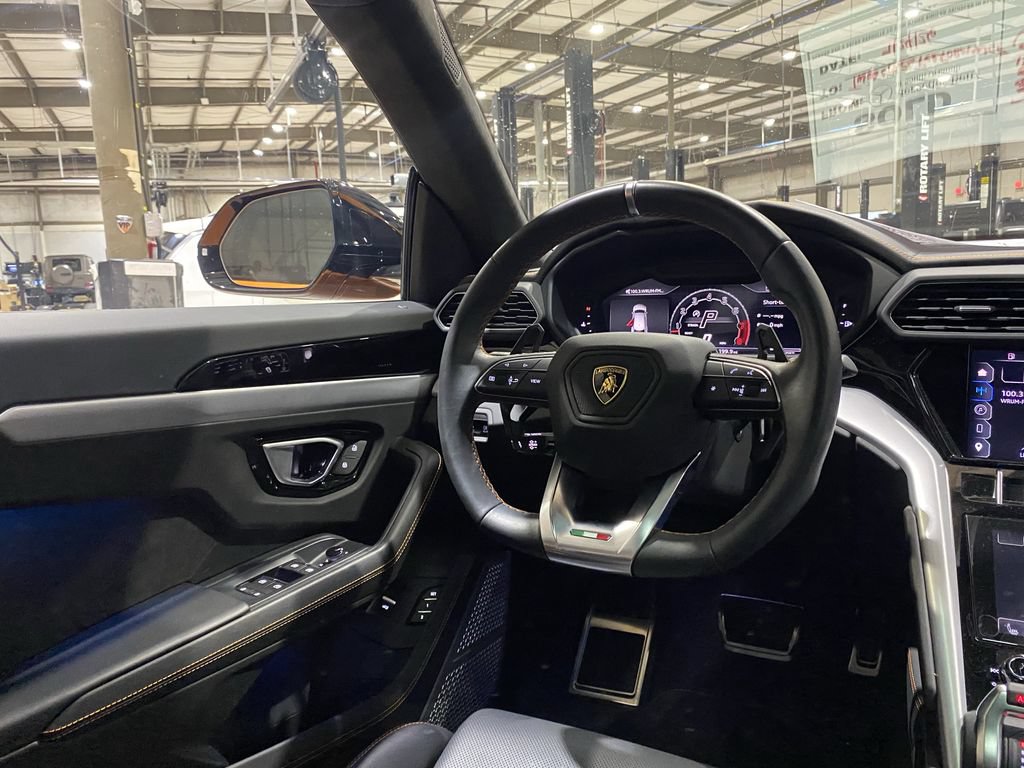 Used 2024 Lamborghini Urus S AWD/4WD image 3
