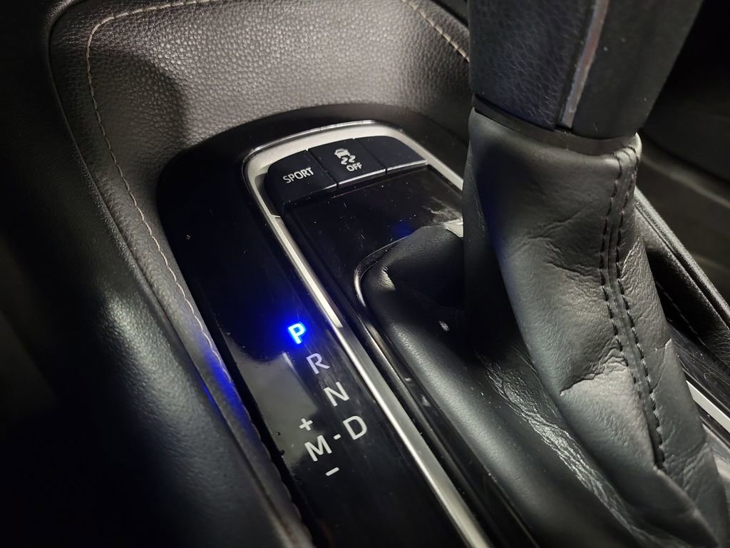 Used 2022 Toyota Corolla SE w/ SE Preferred Package FWD image 16