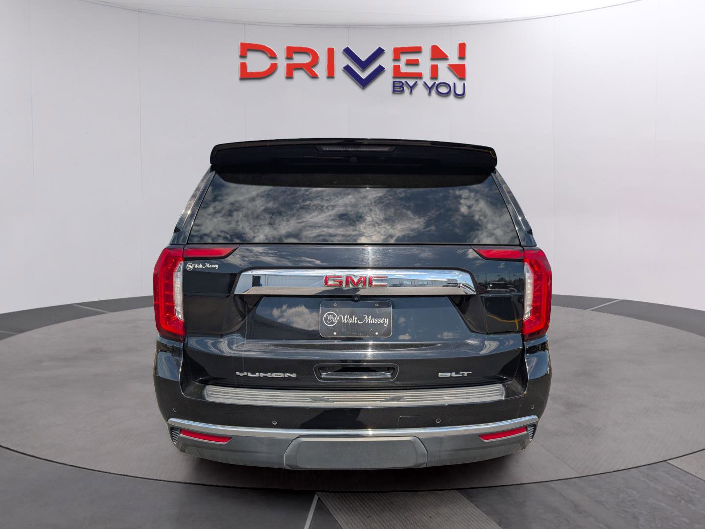 Used 2023 GMC Yukon SLT image 4