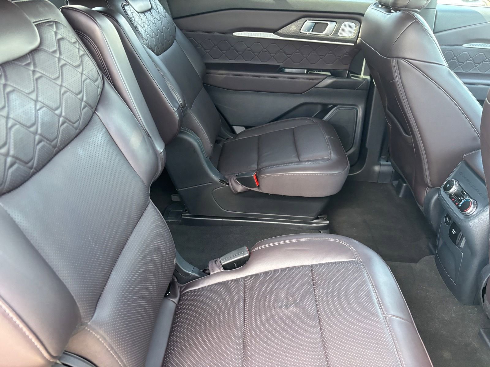 Used 2025 Ford Explorer Platinum w/ LUX Leather Package image 17