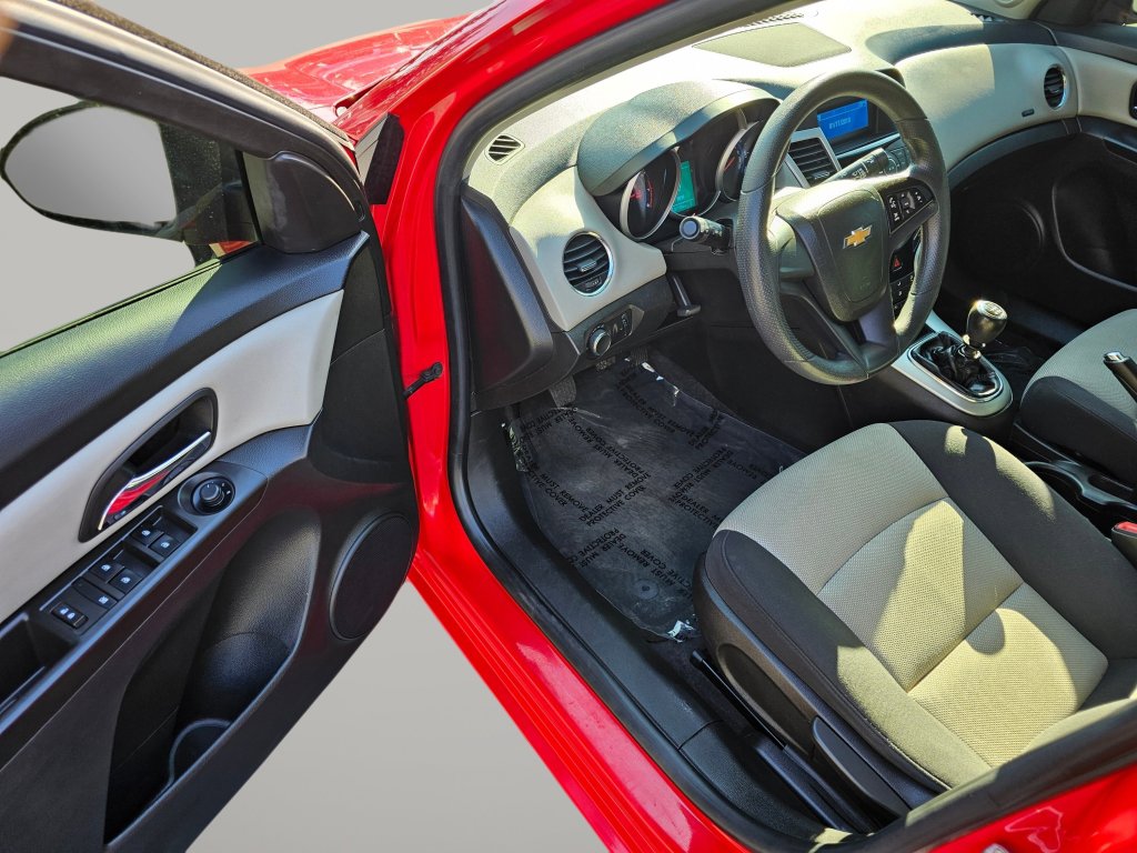 Used 2015 Chevrolet Cruze LS image 17