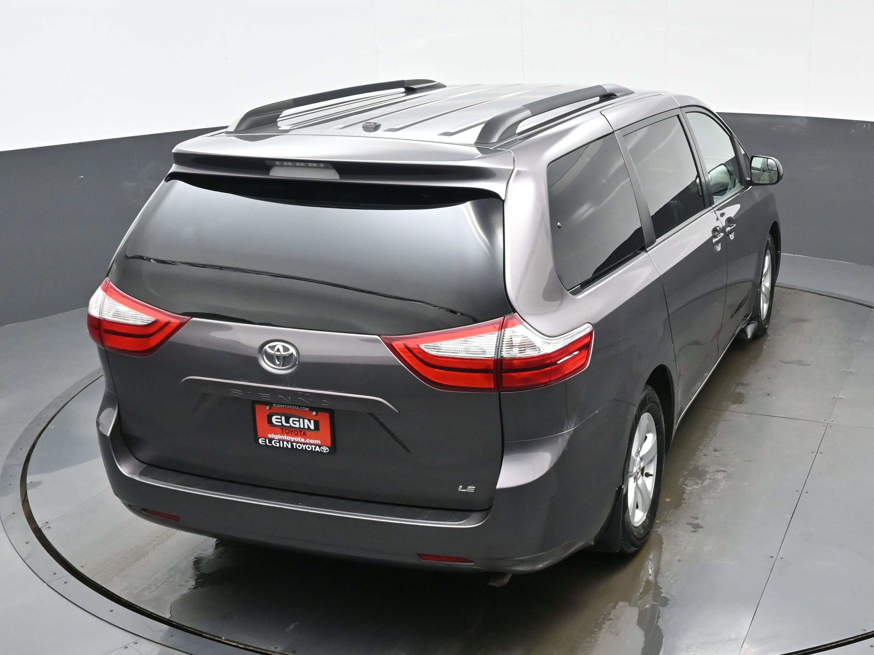 Used 2015 Toyota Sienna LE image 40