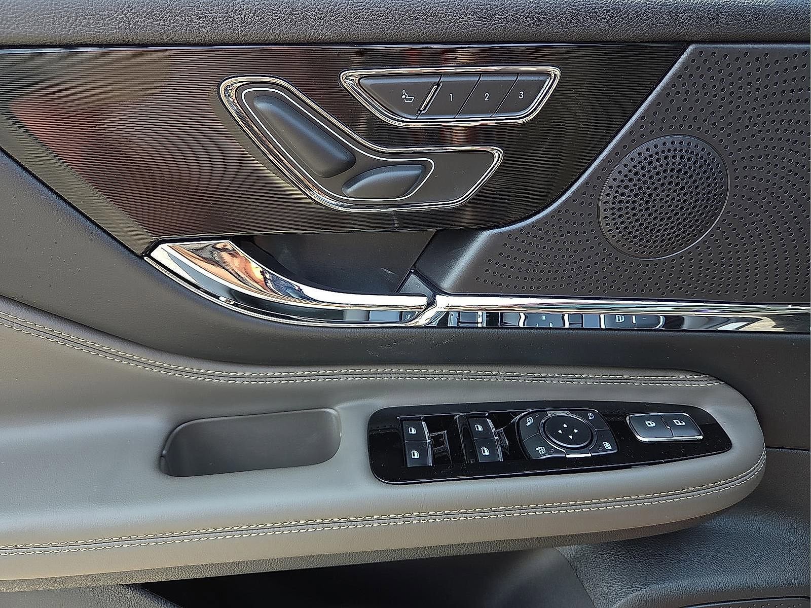 New 2025 Lincoln Corsair Grand Touring AWD/4WD image 13