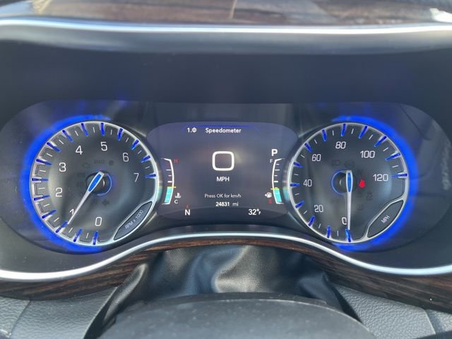 Used 2024 Chrysler Pacifica Limited image 26