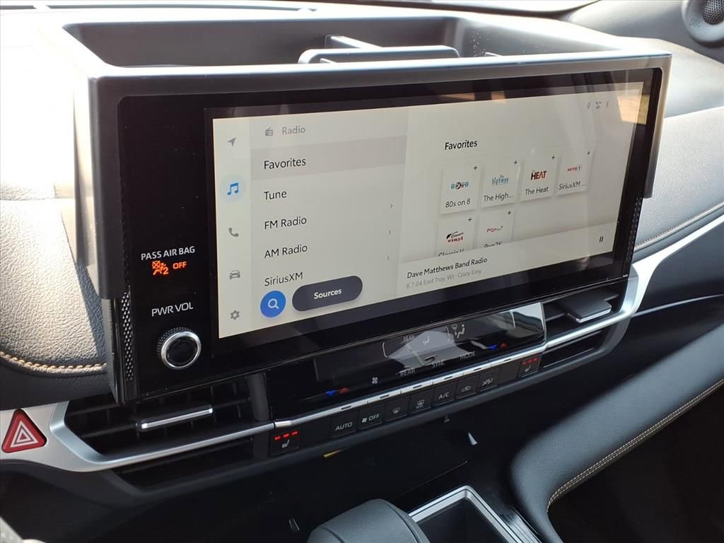 Used 2025 Toyota Sienna XLE Woodland Edition image 22