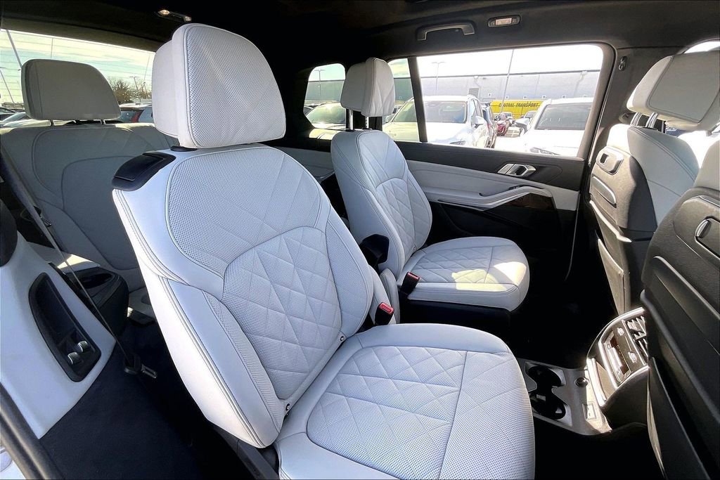 Used 2023 BMW X7 xDrive40i w/ Parking Assistance Package image 34