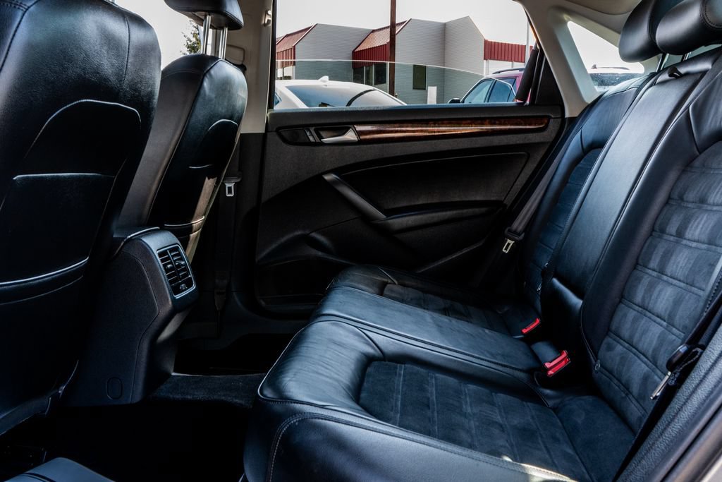 Used 2013 Volkswagen Passat 2.5 SEL Premium FWD image 31