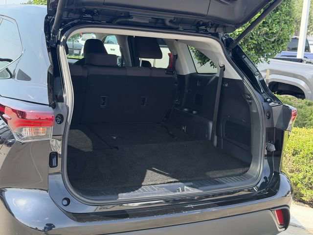 Certified 2024 Toyota Highlander LE FWD image 21
