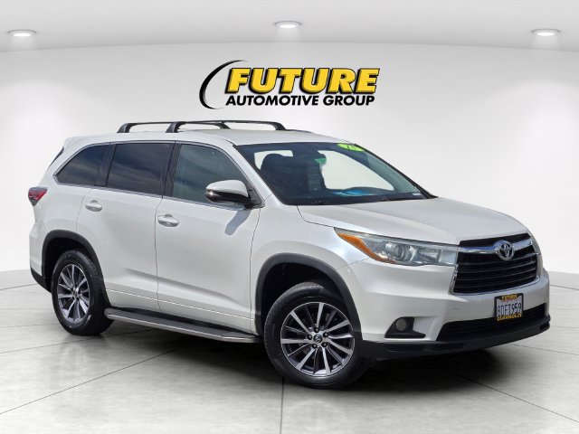 Used 2015 Toyota Highlander LE FWD image 1