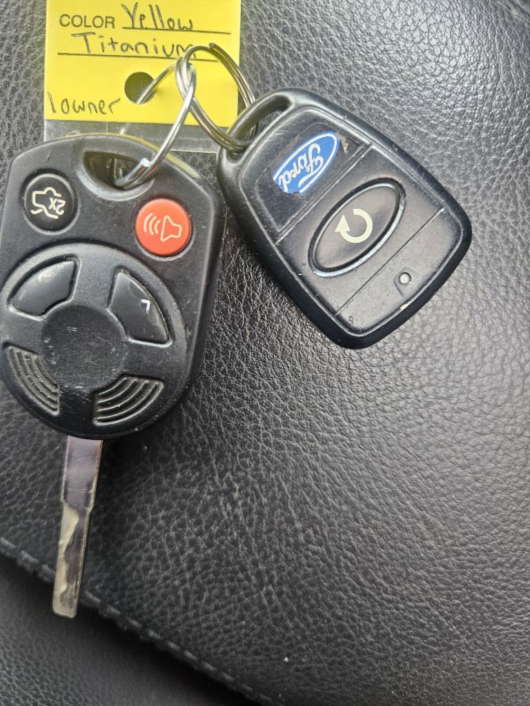 Used 2015 Ford Transit Connect Titanium FWD image 29